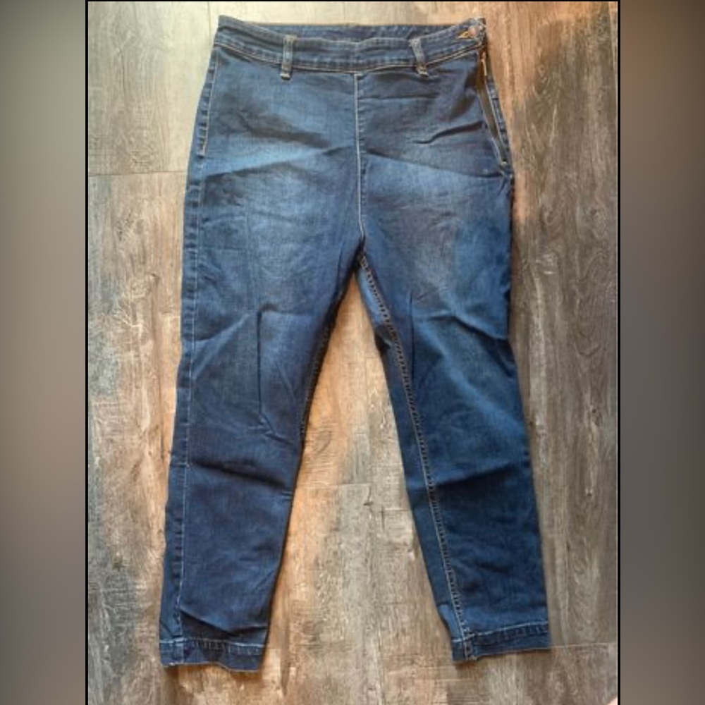 Free People Free Jeans- High rise, Capri length Size 30